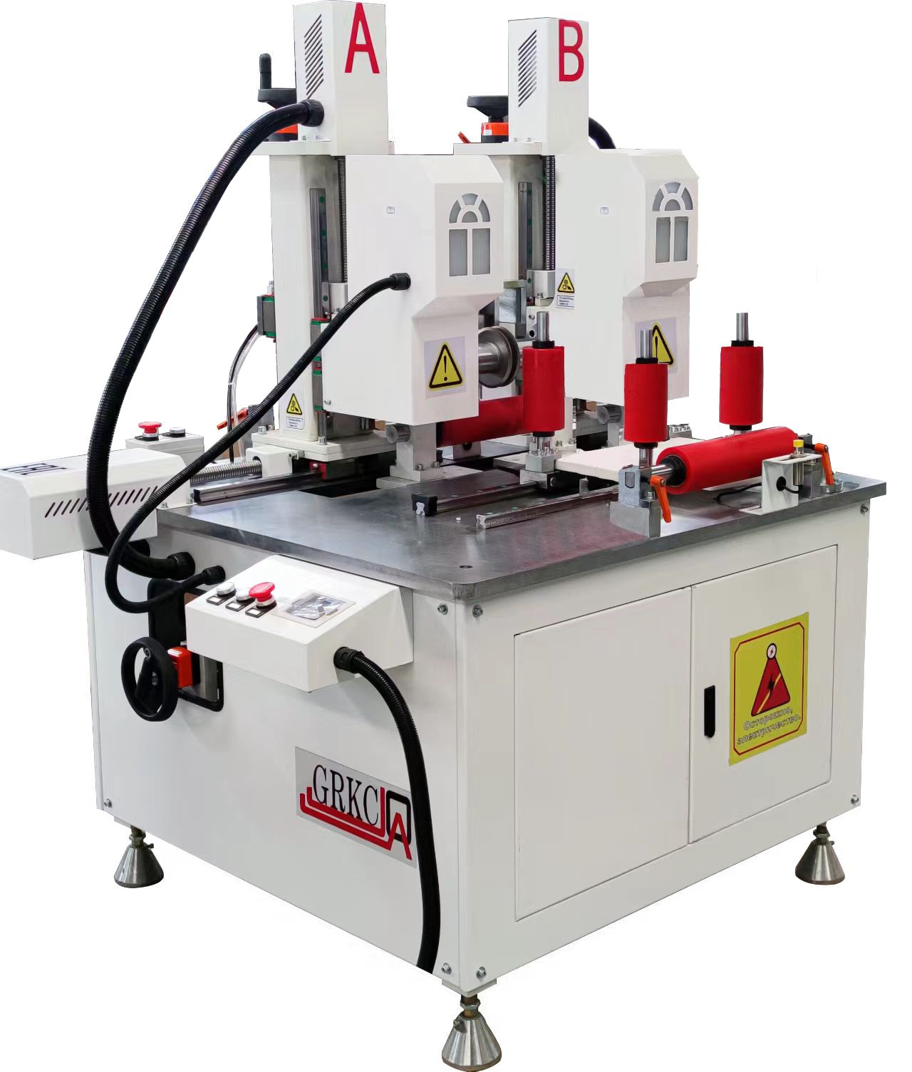 在隔熱斷橋鋁型材的生產過程中，設備的選擇直接影響生產效率和產品質量